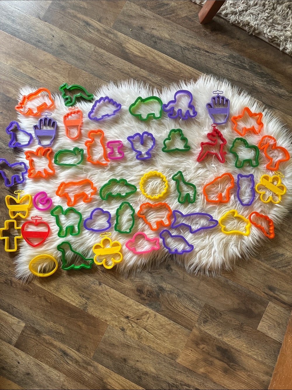 Lot of 43 Vintage Plastic Cookie Cutters – Animals, Holiday, Shapes wilton Brand
